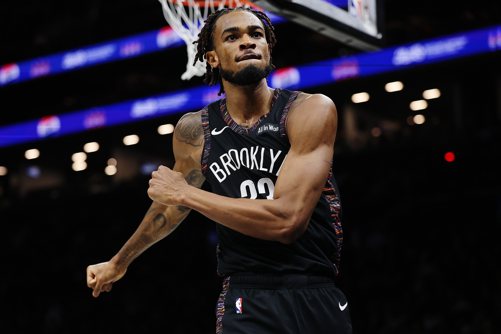 开云App-克拉克斯顿场均13.1分7.5板4.0助1.4帽 篮板&助攻在全队领跑